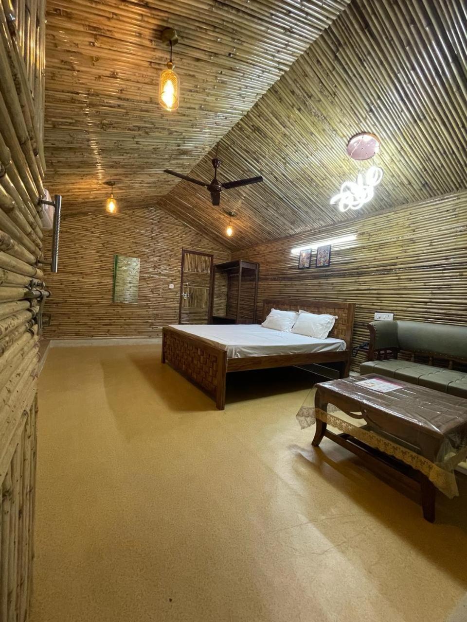 Vrindāvan Gopika Resort מראה חיצוני תמונה