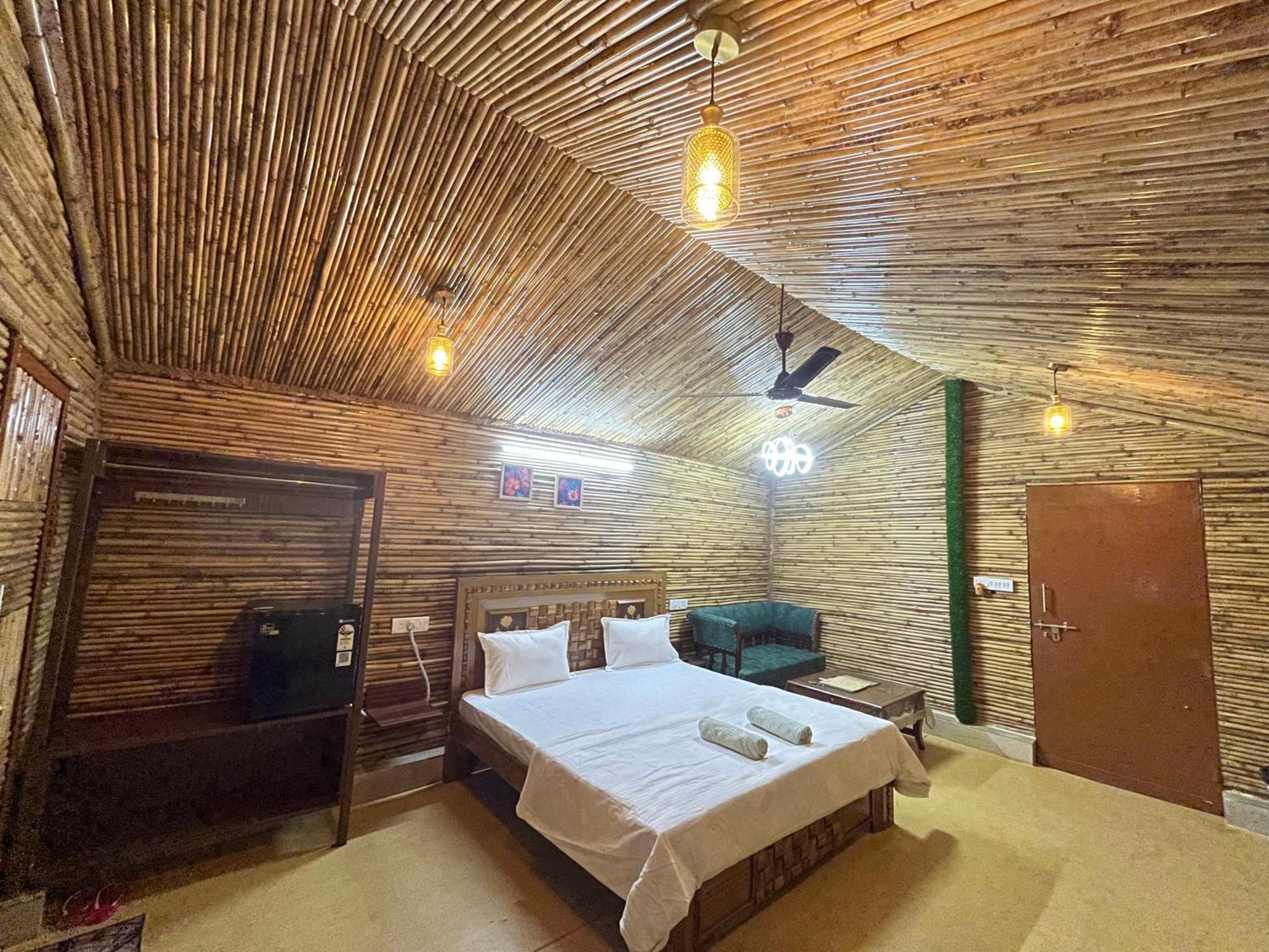 Vrindāvan Gopika Resort מראה חיצוני תמונה