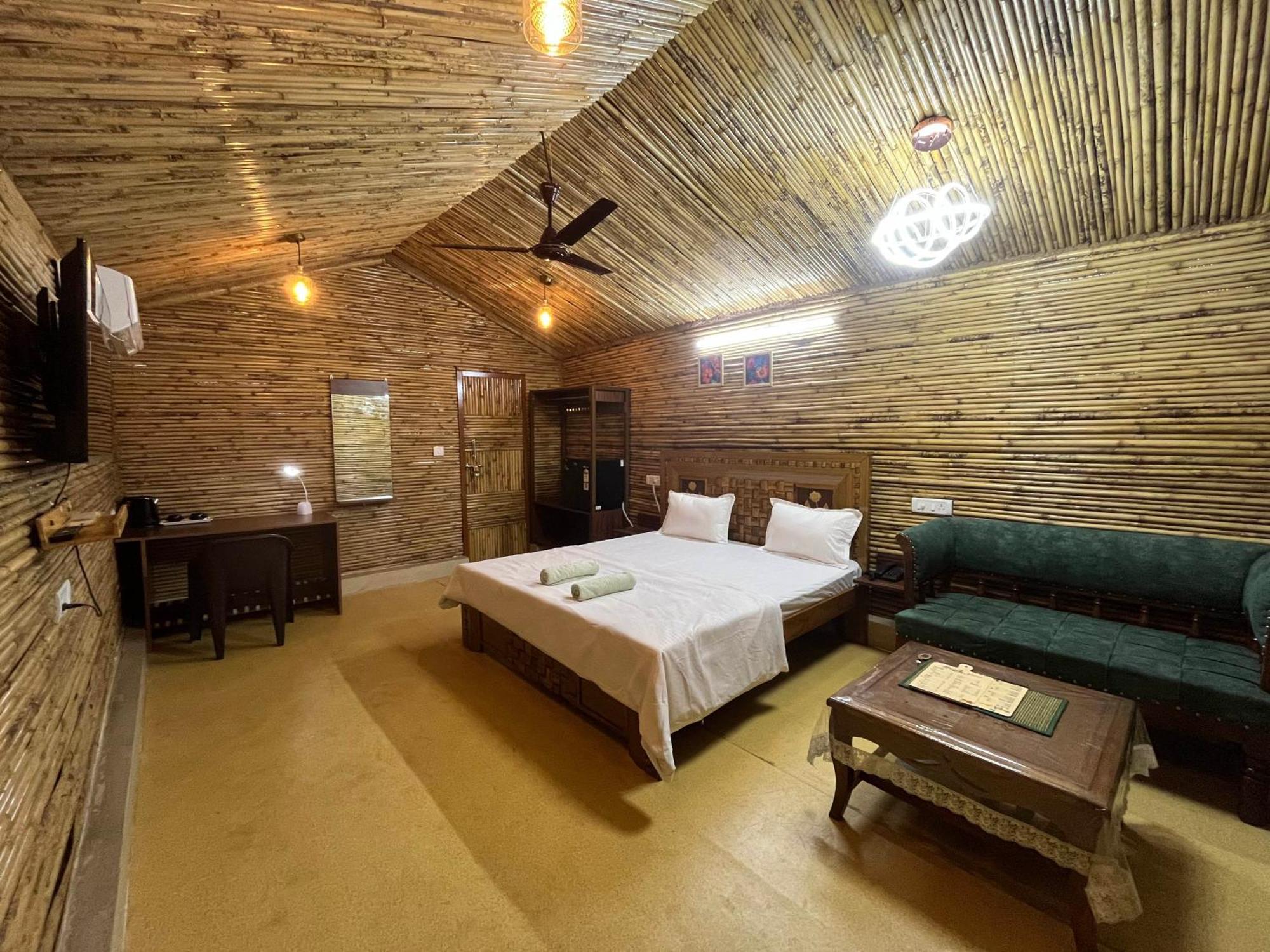 Vrindāvan Gopika Resort מראה חיצוני תמונה
